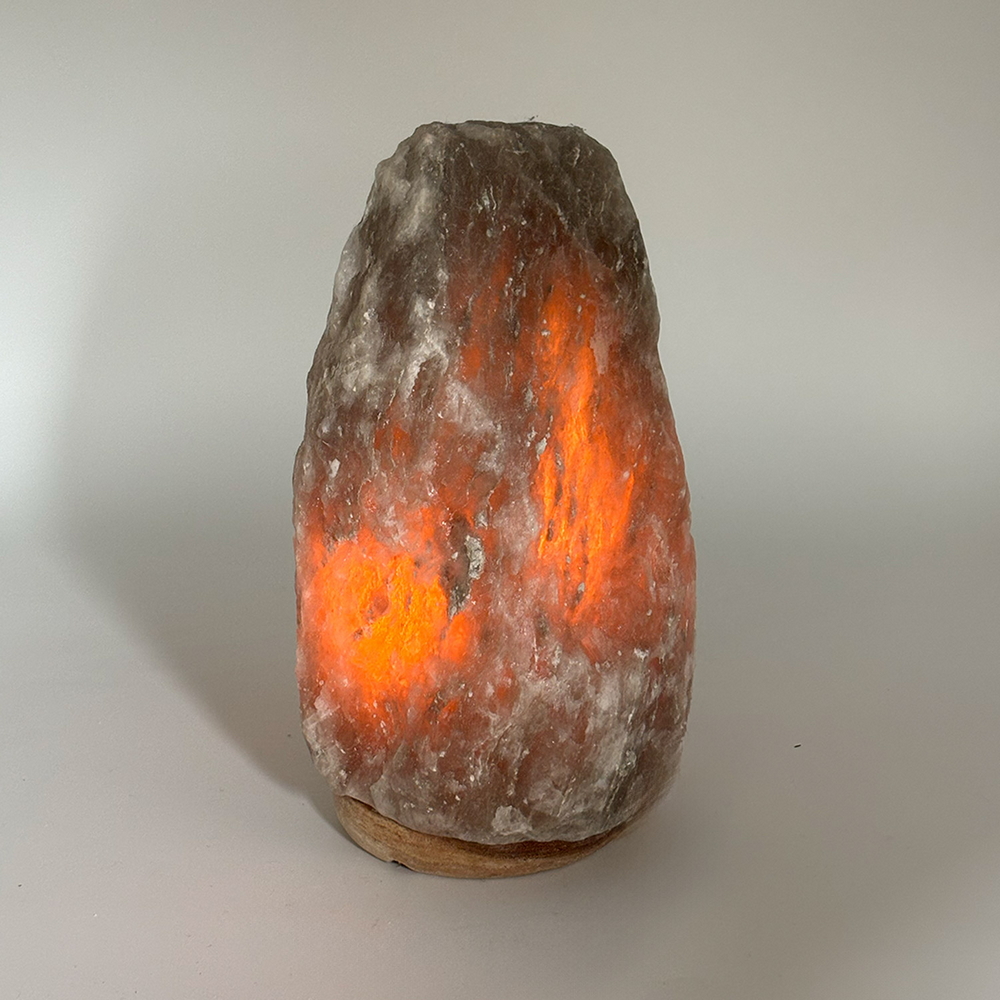 Foto principale Lampada di Sale Himalayano Grigia grezza 4-6 kg con luce calda e base in legno