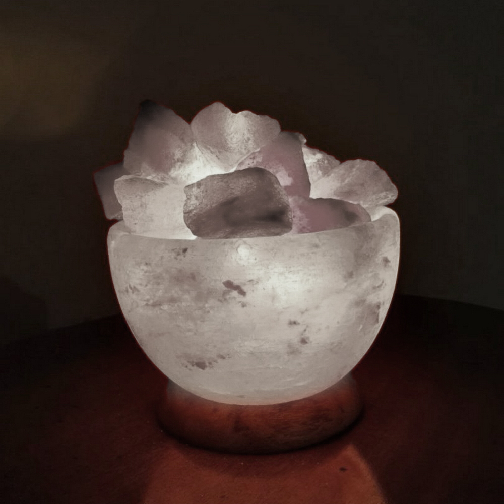 Foto principale Lampada di Sale Himalayano Bianca Braciere rotondo liscio con pezzotti 3 kg con luce calda e base il legno