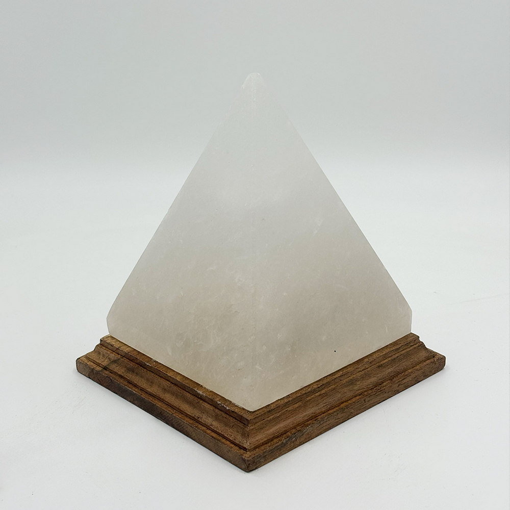 Lampada di Sale Himalayano Bianca scolpita a forma di Piramide 2-3 kg con luce calda e base in legno - Foto 1