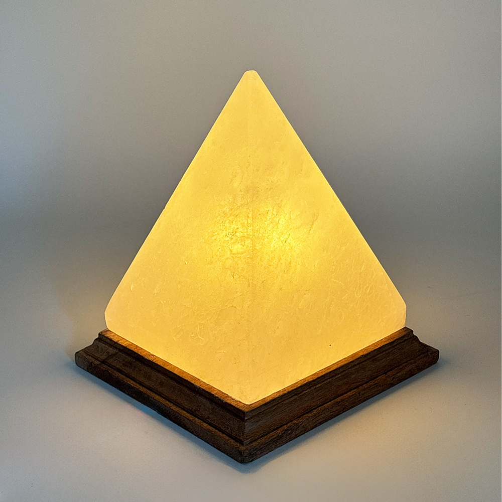 Foto principale Lampada di Sale Himalayano Bianca scolpita a forma di Piramide 2-3 kg con luce calda e base in legno