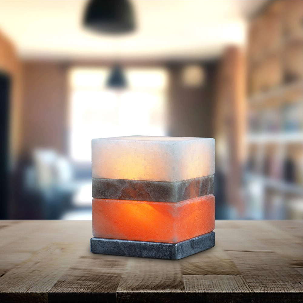 Lampada di Sale Himalayano Rosa Multicolore scolpita a forma di Cubo 4 kg con luce calda e base in legno - Foto 1