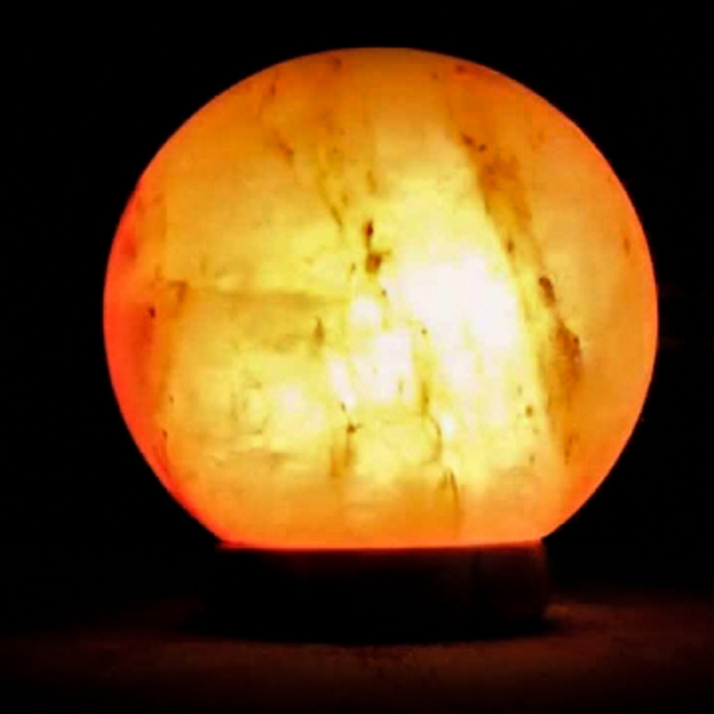 Foto principale Lampada di Sale Himalayano USB Rosa scolpita a forma di Sfera 1 Kg con luce Led RGB e base in legno